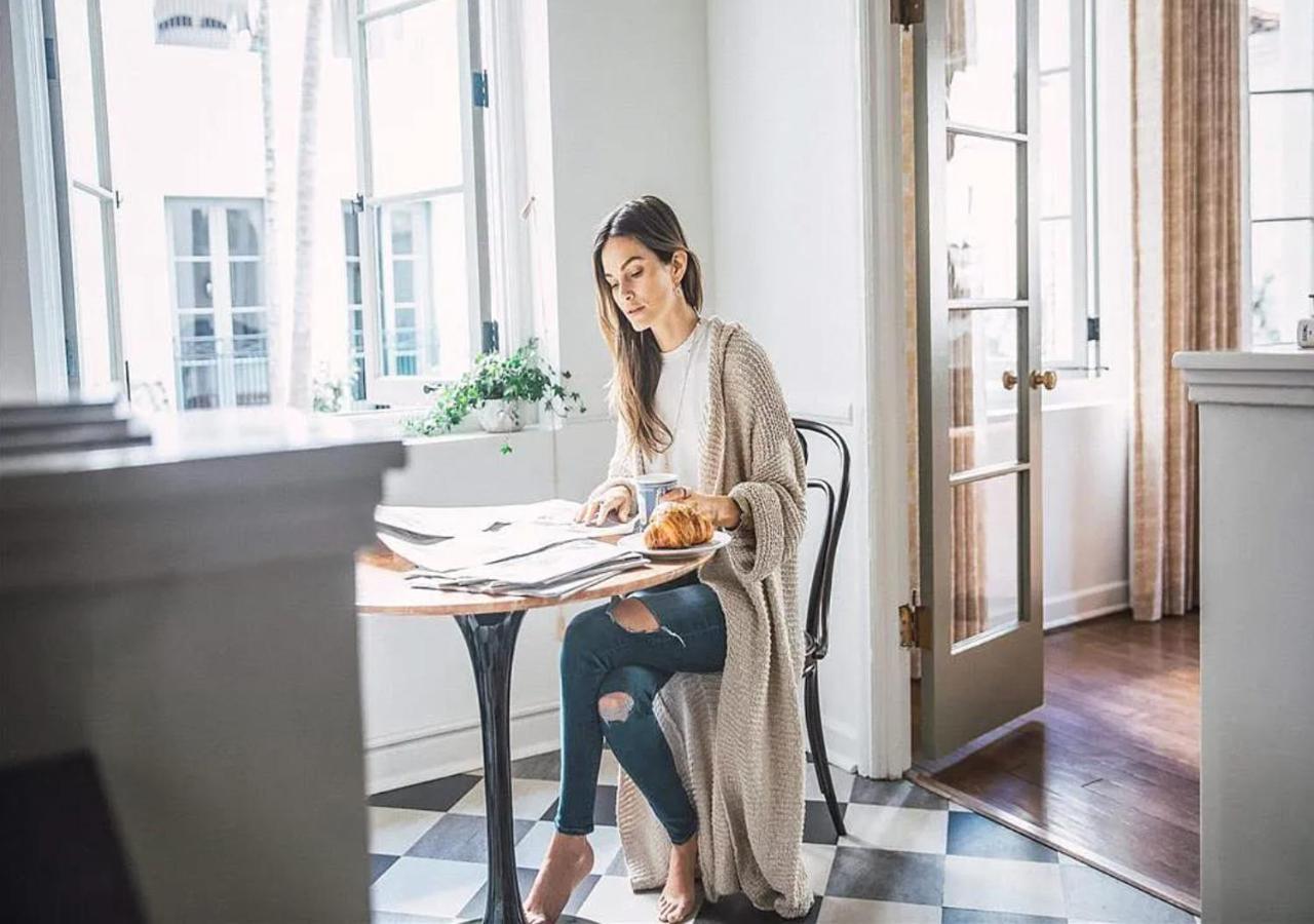 Carlotta - 30 Day Requirement * Los Angeles